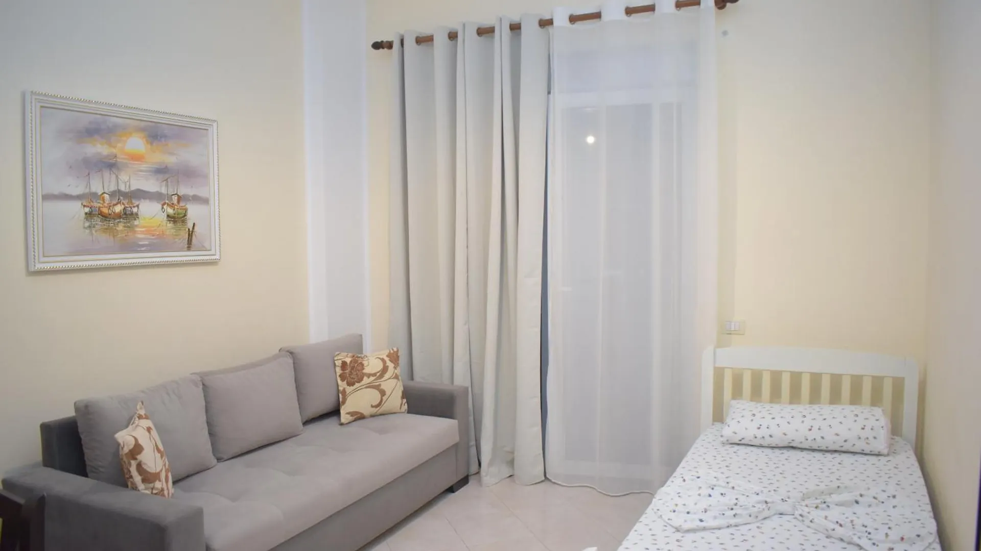Breezy Lungomare Apartment Vlorë Αλβανία